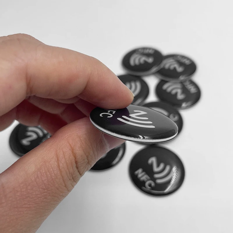 10 pz Tag NFC Ntag 213 Chip 13.56 Mhz Leggibile Scrivibile Adesivi Tag Adesivo Del Telefono Biglietto Da Visita Digitale NFC Micro Tag