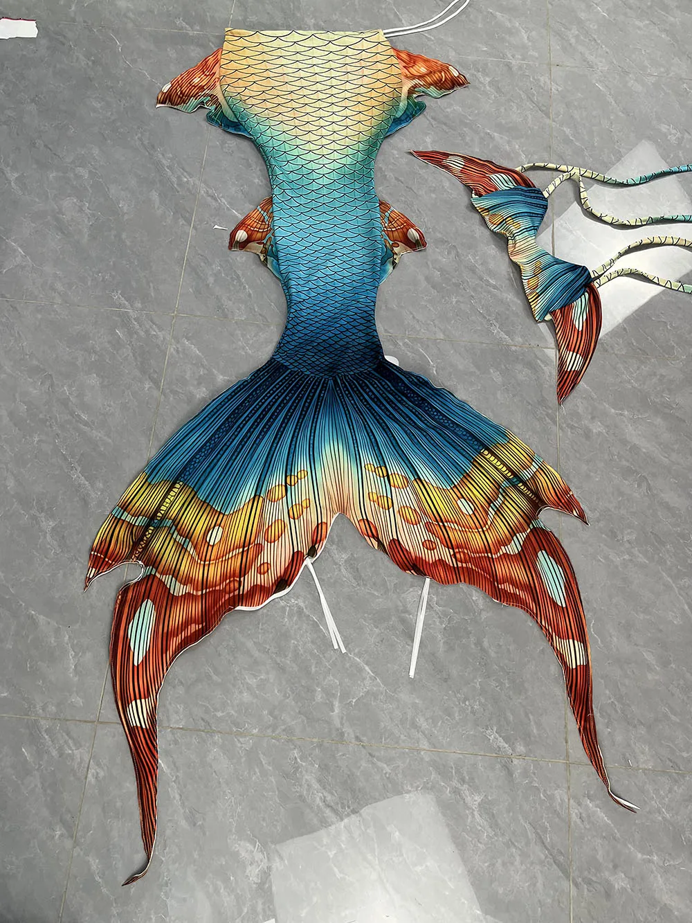 

Dreamy Colored Mermaid Tail Adult Fish Tail Glitter Underwater Performance Costume, Aquarium Mermaid Performance Costume