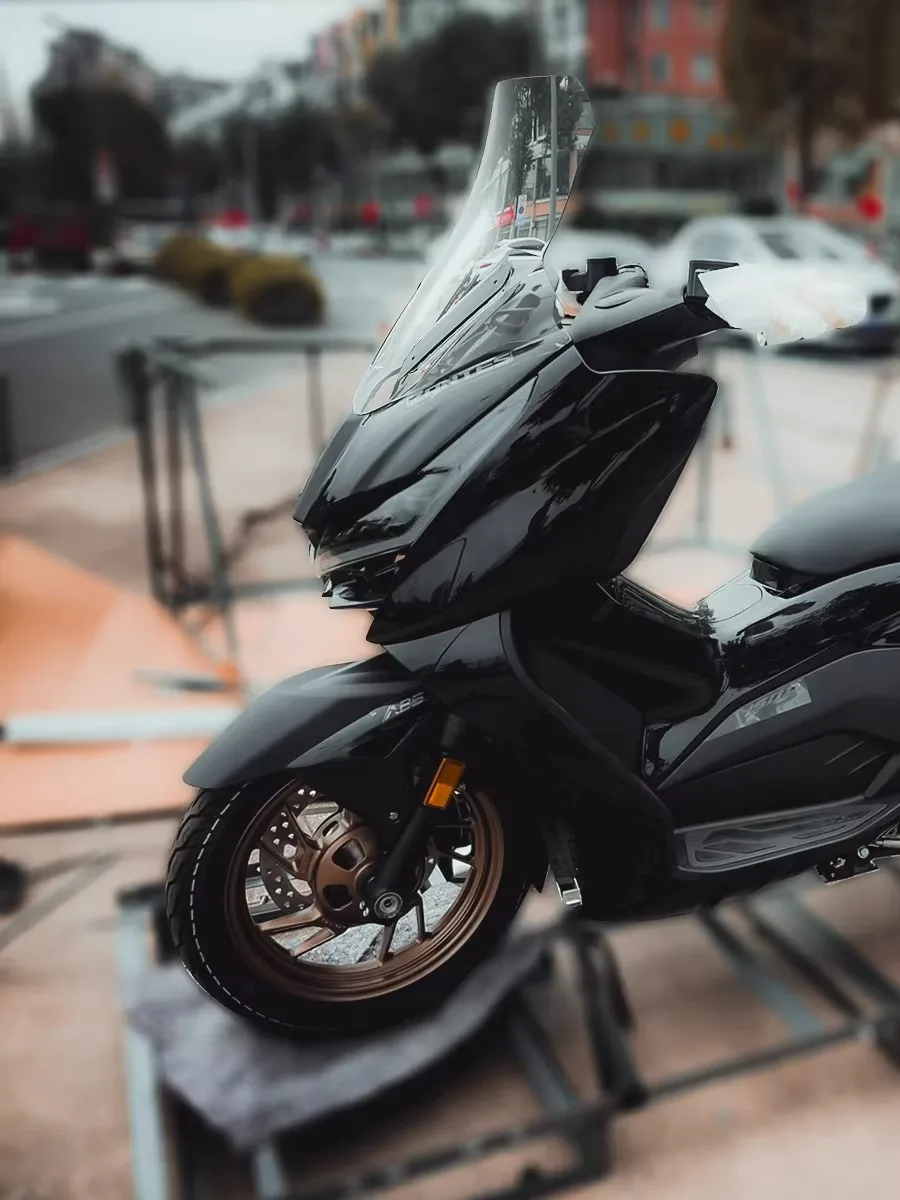 

Для мотоциклов ZONTES 150D 350D: Увеличенное ветровое стекло, защита груди и дождевик (аксессуары)