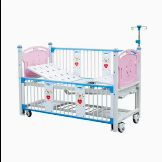 سرير رعاية الطفل اليدوي من الدرجة المستشفى مع مرتبة قابلة للإزالة ونظام كرنك من الفولاذ والمواد المعدنية
