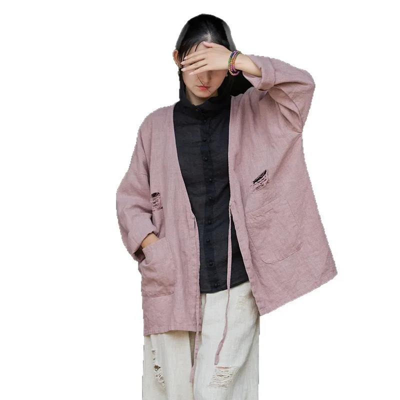 ダメージ加工ラミーダスター：タイフロントのオープンコートで、エフォートレスにクールで自由な雰囲気を演出します。