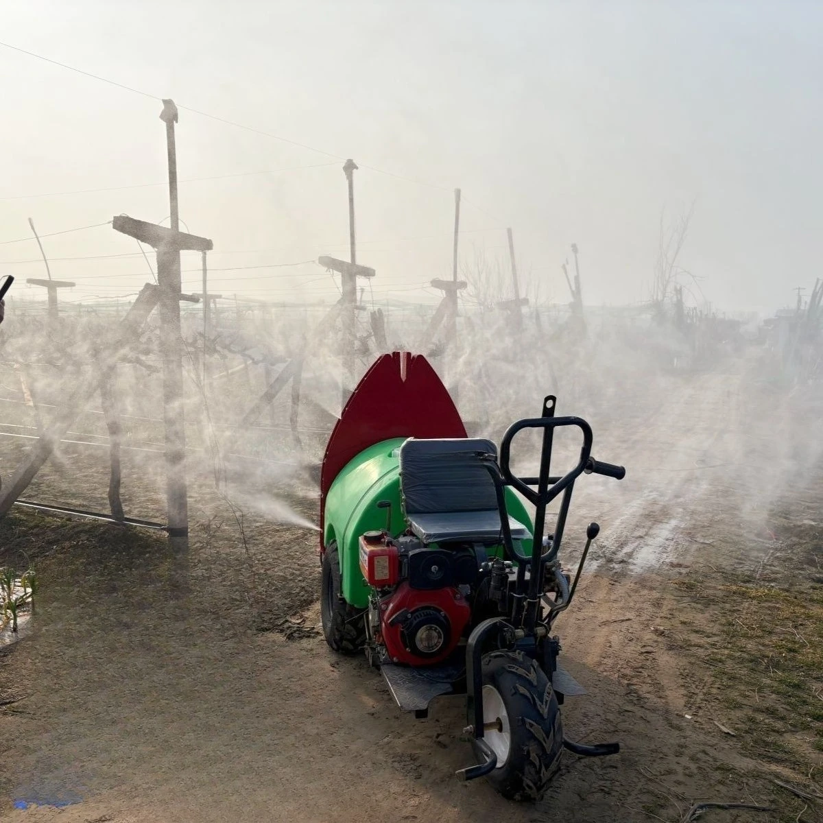 

Ride-on traction orchard air feeding sprayer automatic three-wheel spraying truck self-propelled fruit tree sprayer