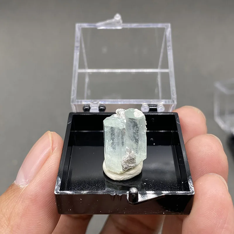 100% natural Pakistan columnar  aquamarine pendant jewelry rough mineral specimen healing crystal gem+ box size ：35*35*35mm