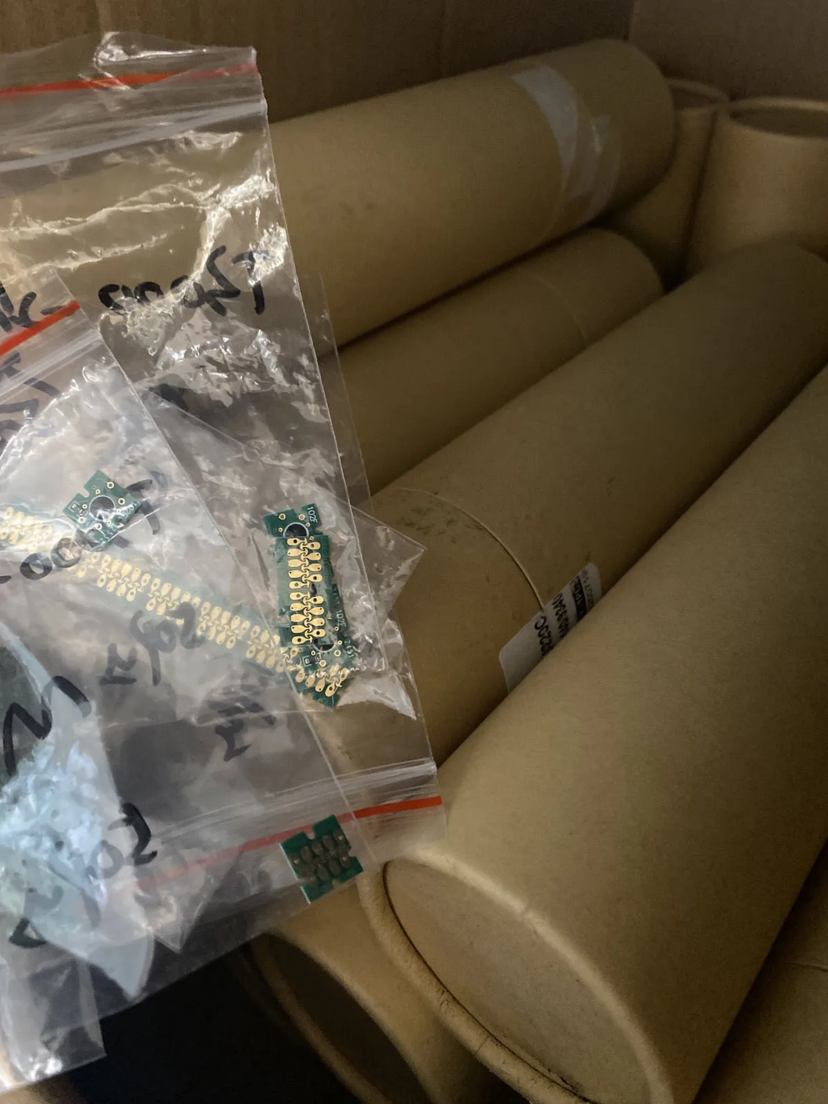 

T6941-T6945 Cartridge Chip For Epson SureColor T3000 T5000 T7000 T3070 T5070 T7070 T3200 T5200 T7200 T3270 T5270 T7270 Printer