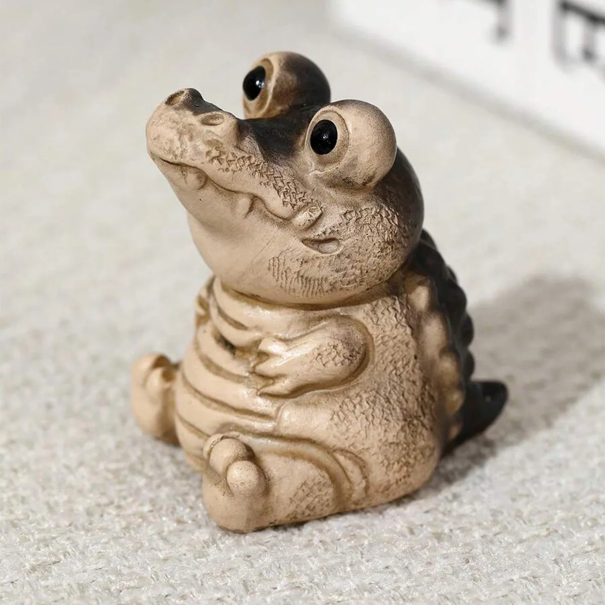 Small and Lovely Crocodile Tea Pet Ornament Elegant Tea Pet Sculpture for Tea Enthusiasts and Enhancing Tea Experience