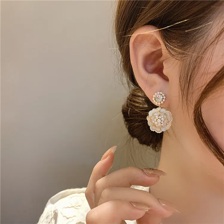 Wholesale Ladies Classic Drop Earring Korean Camellia Rhinestone Ladies Jewelry Retro Camellia Party Girl Gift Jewelry