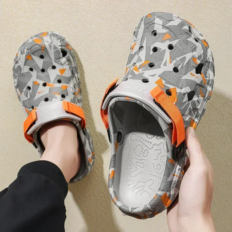 

New Men's Clogs Slippers Sandal Men Garden Shoes Flat Camouflage Sandals Male Sneakers Outdoor Flip Flops Home Clogs