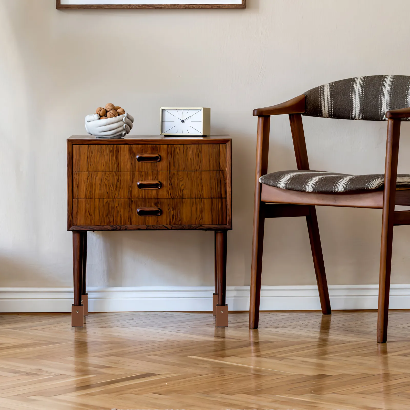 

Комплект из 4 регулируемых подставок для ножек мебели, усиленные, для увеличения высоты кроватей, столов, диванов и стульев, обеспечивающие устойчивость