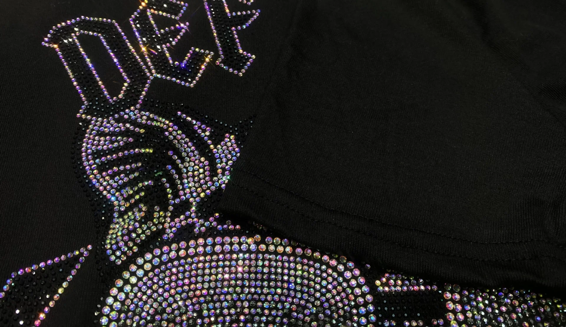 2025 primavera 2 peças conjuntos de roupas femininas dos desenhos animados diamantes preto agasalho casual tricô topos e shorts tempeстюм Ж Dönм Жtü Лет....