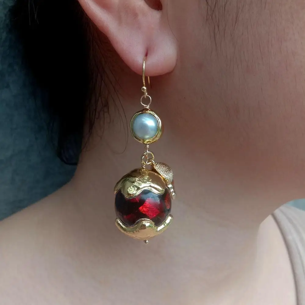 

KKGEM Cultured White Pearl 19mm Red Murano Glass Drop Dangle 18kt Gold Over Sterling Hook Earrings