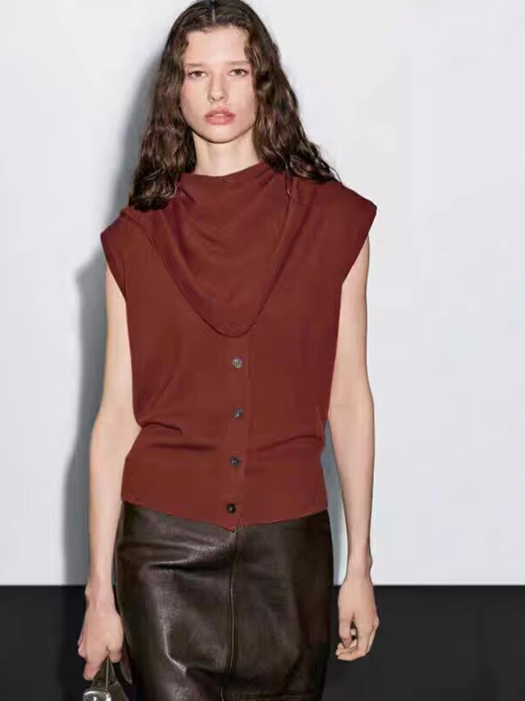 Laid-ba スレニットベスト スカーフカラー レイヤードデザイン 通勤ファション レディース ミッドレングス スベルニットウェア