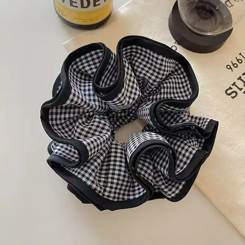 1 Stück Retro-Mode schwarz-weiß kariertes Dickdarm-Haargummi, süßes, plissiertes, übergroßes Blumenknospen-Haarband