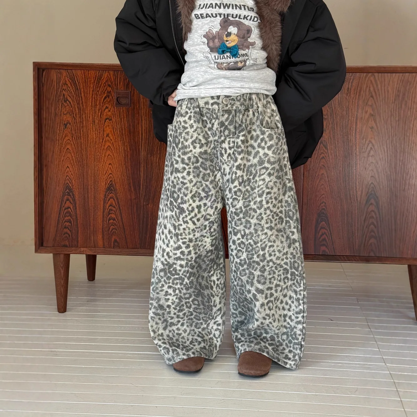 

Children Pants 2025 Winter New Leopard Print Thick Denim Straight Pants for Boys and Girls Plus Velvet Wide-leg Pants
