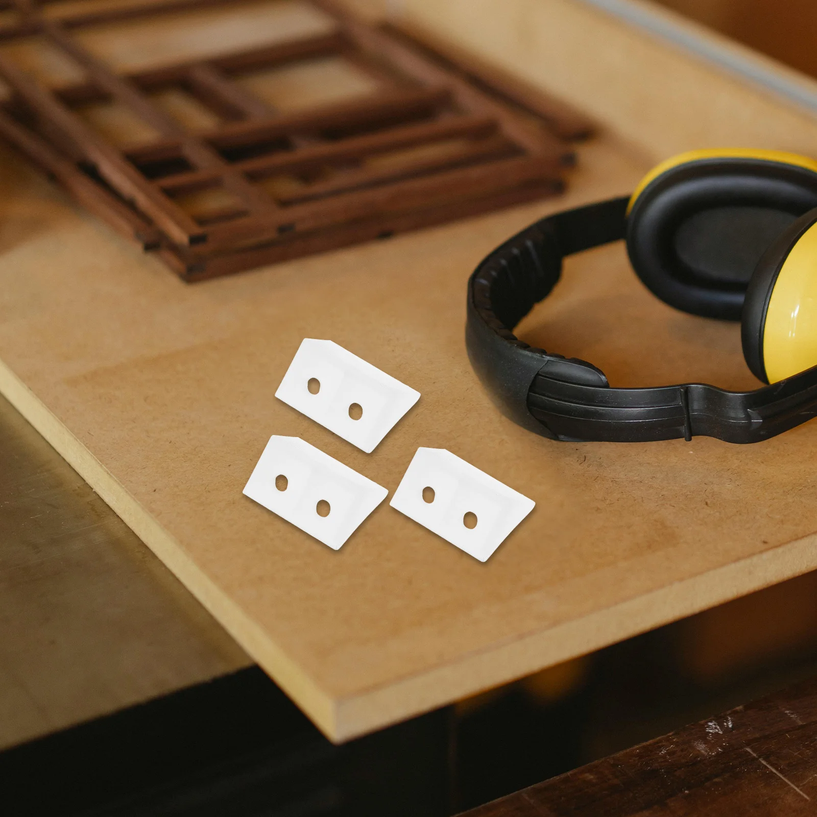 20 قطعة من دعامات الزوايا البلاستيكية 90 درجة مع تصميم 4 فتحات للخزائن والأرفف والخزائن ودعم الأدراج والأثاث #5