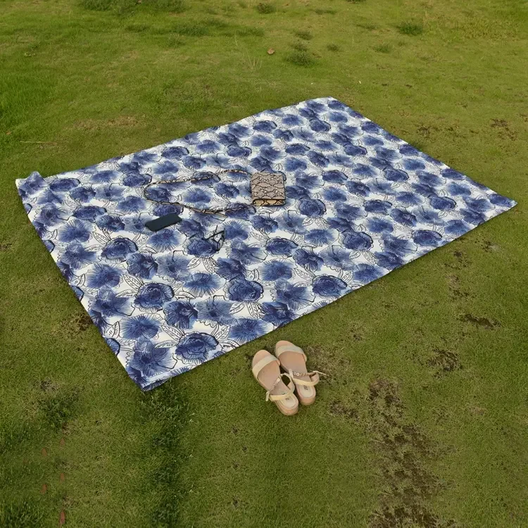 Outdoor Water Resistant Blue Picnic Mat Waterproof Foldable Printed Picnic Mat With Leather Strap Handle