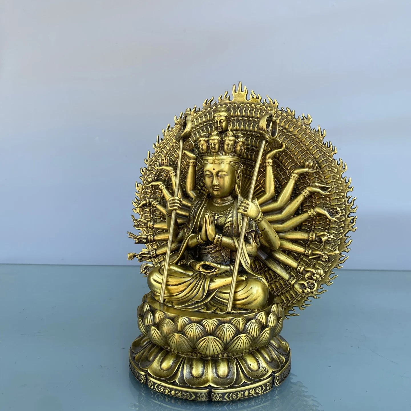 Old Brass Thousand-Hand Guanyin 1000 arm Guanyin Backlit Lotus Terrace Sitting Buddha Wenfang screen Amass wealth Ornaments