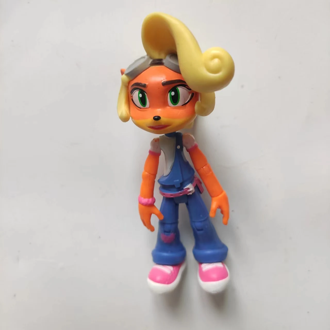 Crash Bandicoot Dr NEO CoCo Marsupus Erectus Gold Action Figure Mini Collection Model Toys for Kids Gift No Box loose