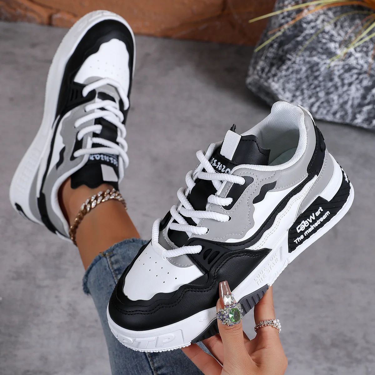 women's sports shoes, fashionable casual shoes, low cut outdoor skateboarding shoes, comfortable and breathable white shoes
