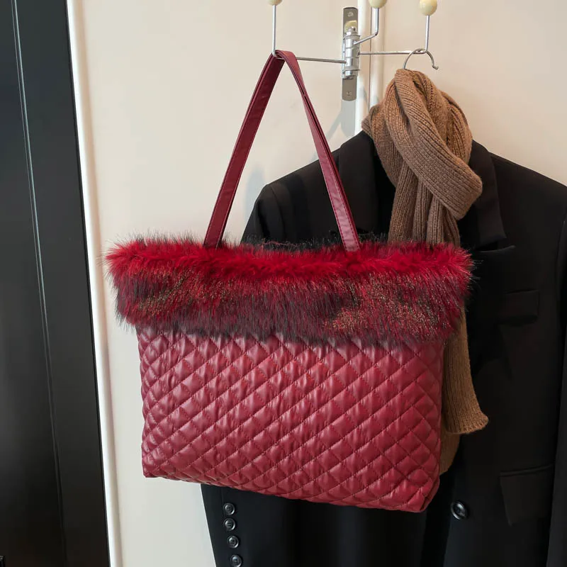 

Black Lattice Pattern Shoulder Bag Luxury Faux Fur Handbag Designer bolsa feminina Winter Large Capacity Travel Underarm Totes