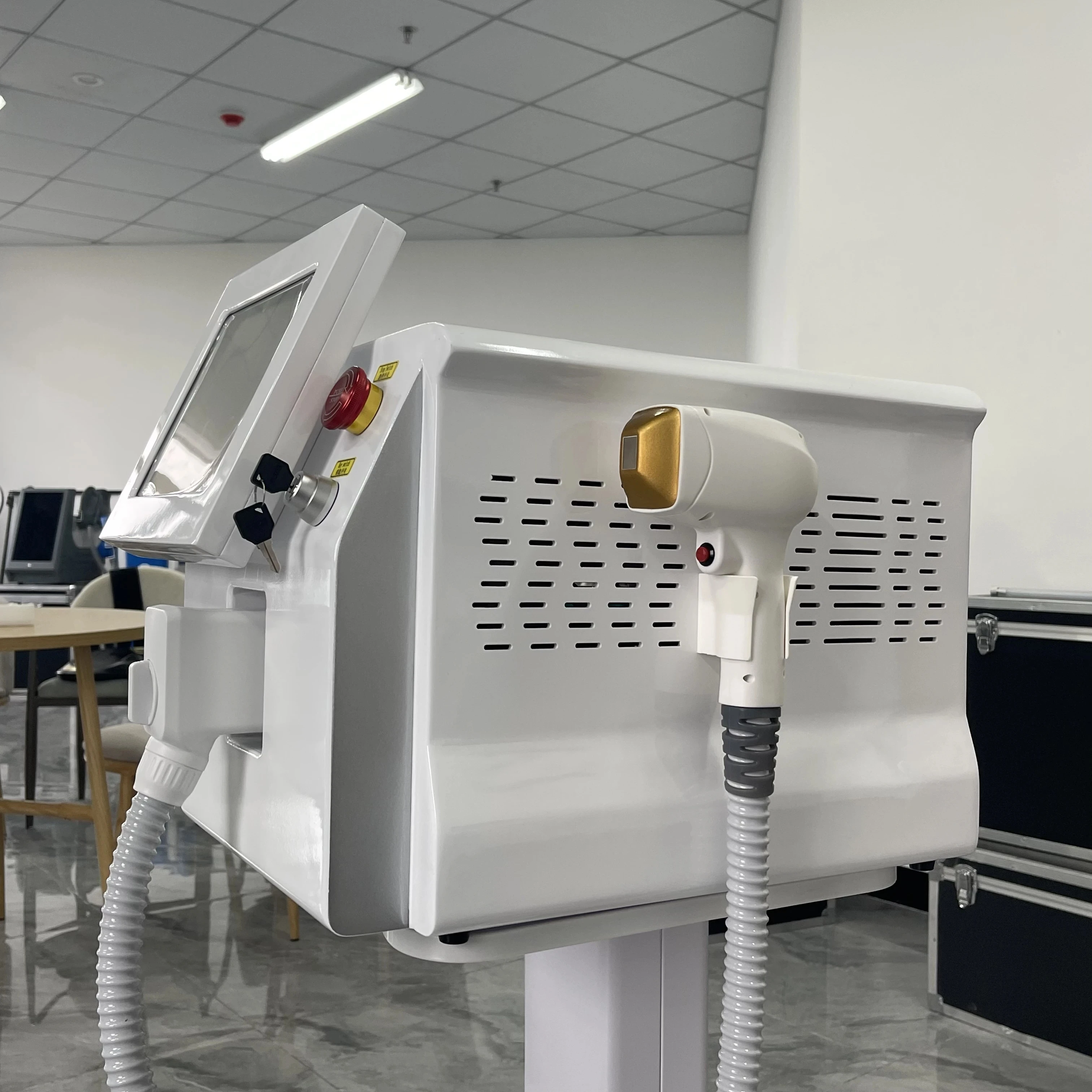 Mesin Penghilang Bulu Laser Dioda 3 Panjang Gelombang Permanen Tanpa Rasa Sakit Laser Depiladora Baru Sistem Pendingin Platinum Es 808NM Cantik