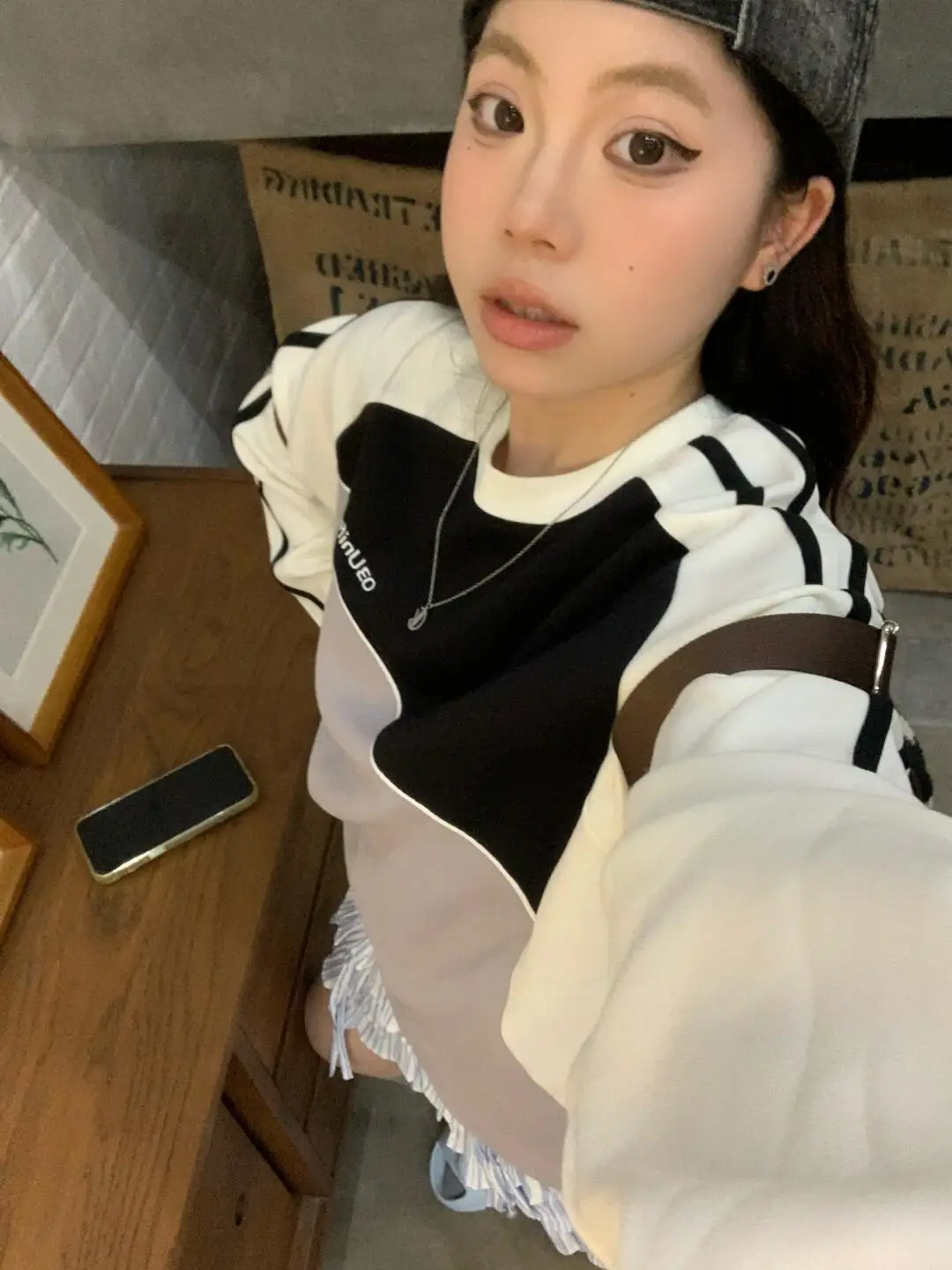

American Retro Niche Contrasting Sweatshirt Women Round Neck Ins Spring Autumn New Loose Design Bar Long-Sleeved Top