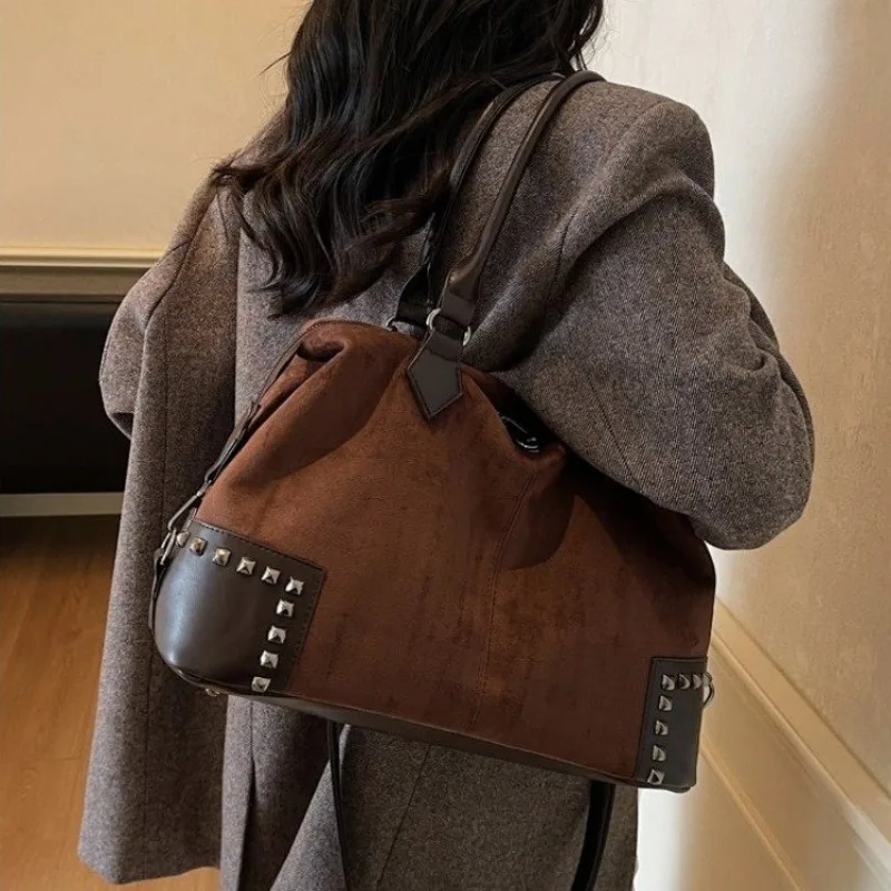 

Graceful Practical Diaper Bag Tote Baby Office Meeting Mom Exquisite Chic Sleek Effortless Elegant Parent-Friendly Functional