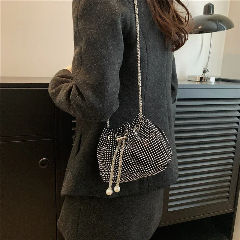 Borsa a tracolla da donna alla moda e di alta qualità borsa a secchiello a catena di alta qualità portafoglio con paillettes diamantate coftu