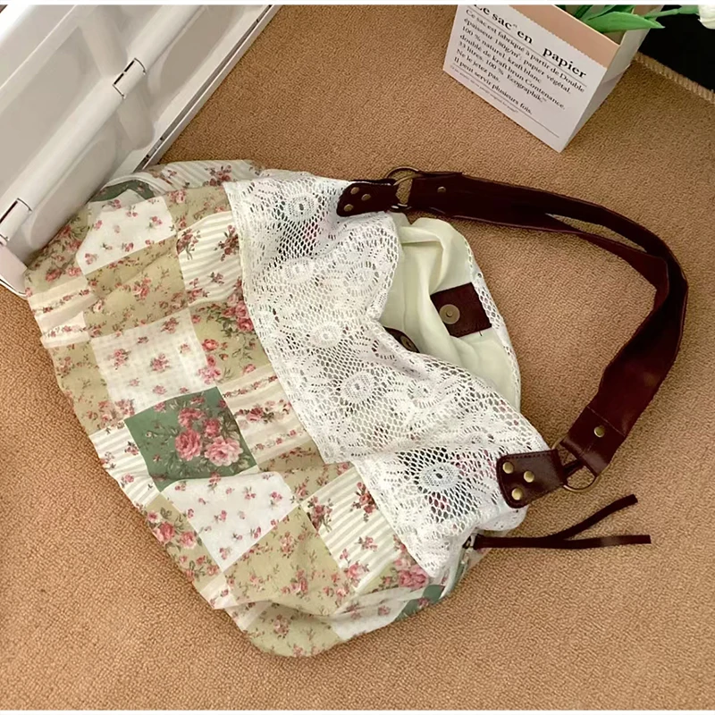 Böhmische Umhängetasche, Mori Girl Fairycore Damen Ditsy Floral Patchwork Handtasche mit Spitzenbesatz, Vintage Reise-Pendler-Einkaufstasche – Detail 15