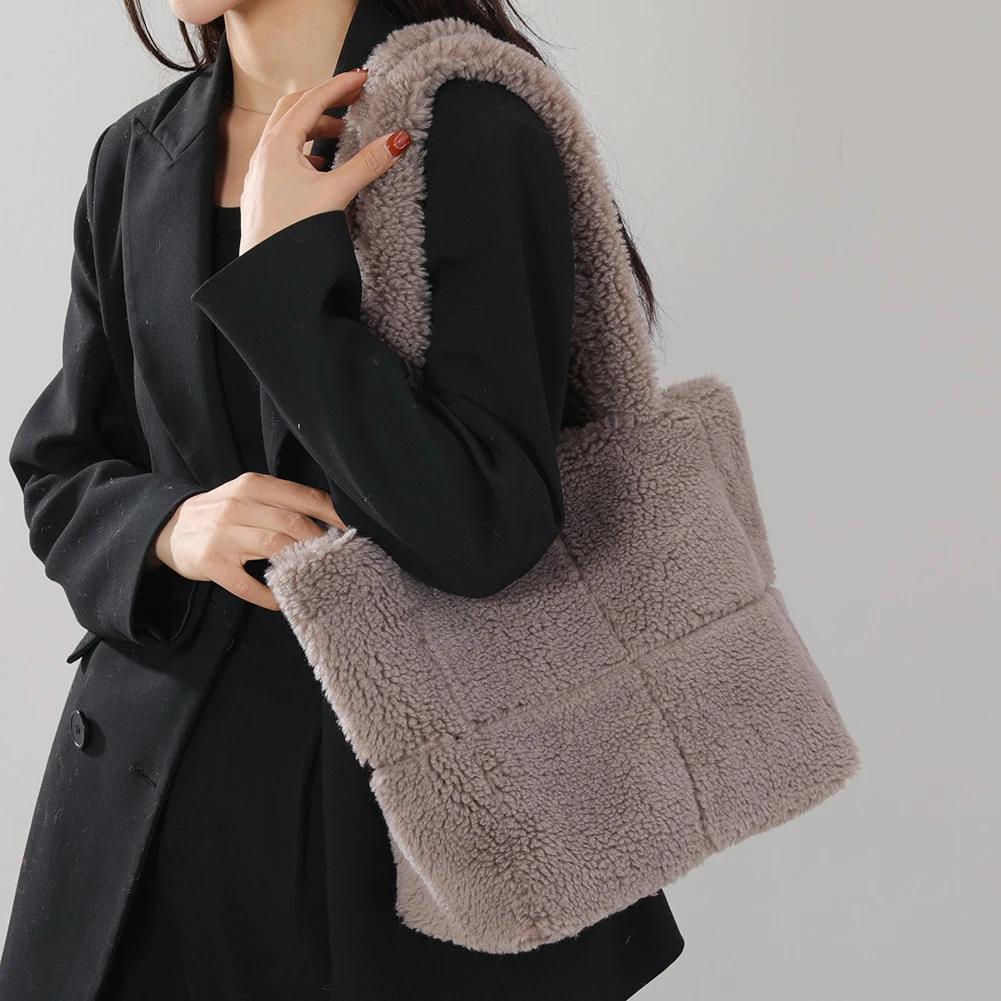 Fuzzy Shoulder Bag Faux Fur Handbag for Women Large Lambs Wool Tote Bag Plush Top Handle Bag Female Winter Shopping Bag 2023 New