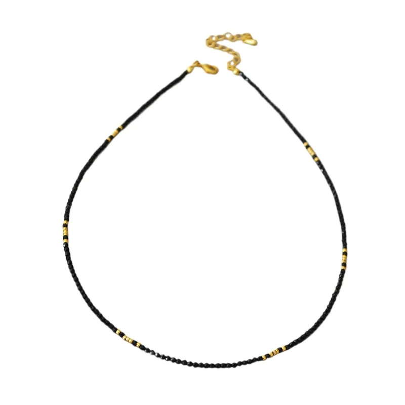 

Французские элегантные простые блестящие граненые черные кончики, маленькие золотые бусины, расшитые бисером, очень тонкая короткая цепочка на ключицы