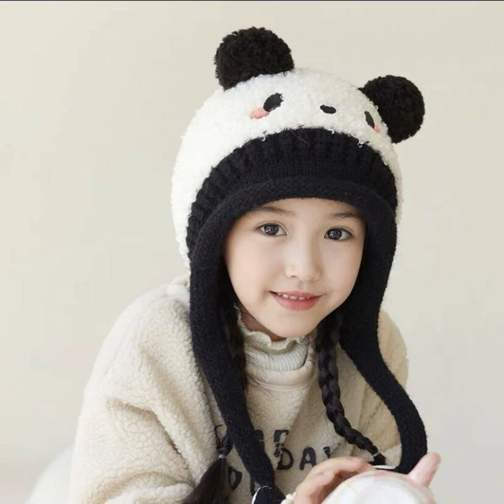 Nuevo 2 en 1 orejeras de invierno para niños, gorro con protección para los oídos de Panda de dibujos animados suaves y esponjosos, gorro tejido cálido a prueba de viento para niños