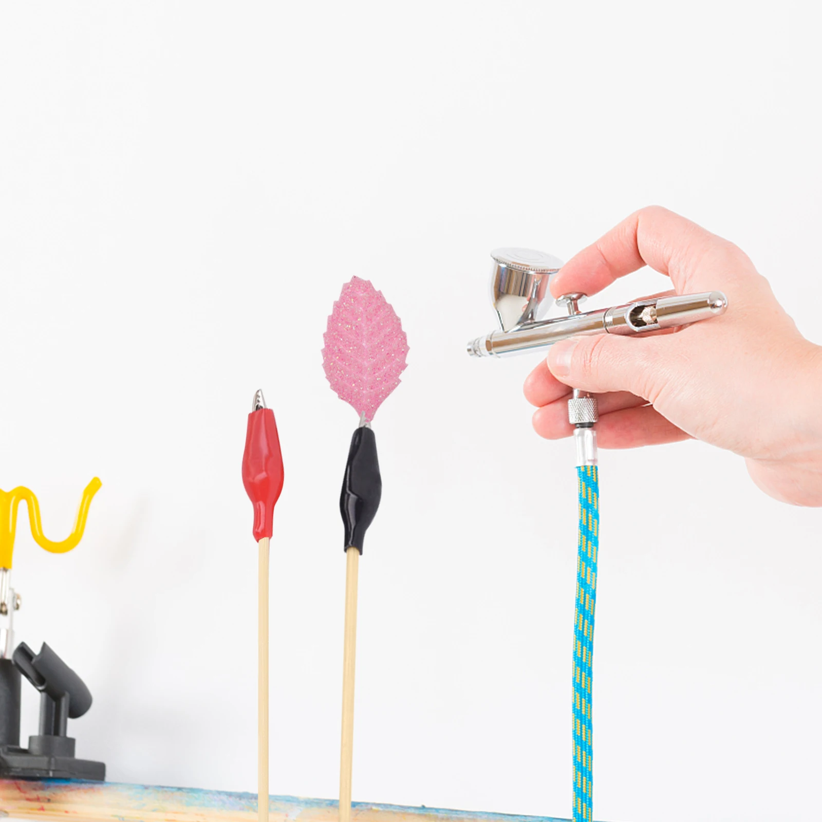 

50pcs Round Wood Airbrush Painting Color Clip Holder Stick Diy Supplies Alligator Clips Sticks For Coloring Models