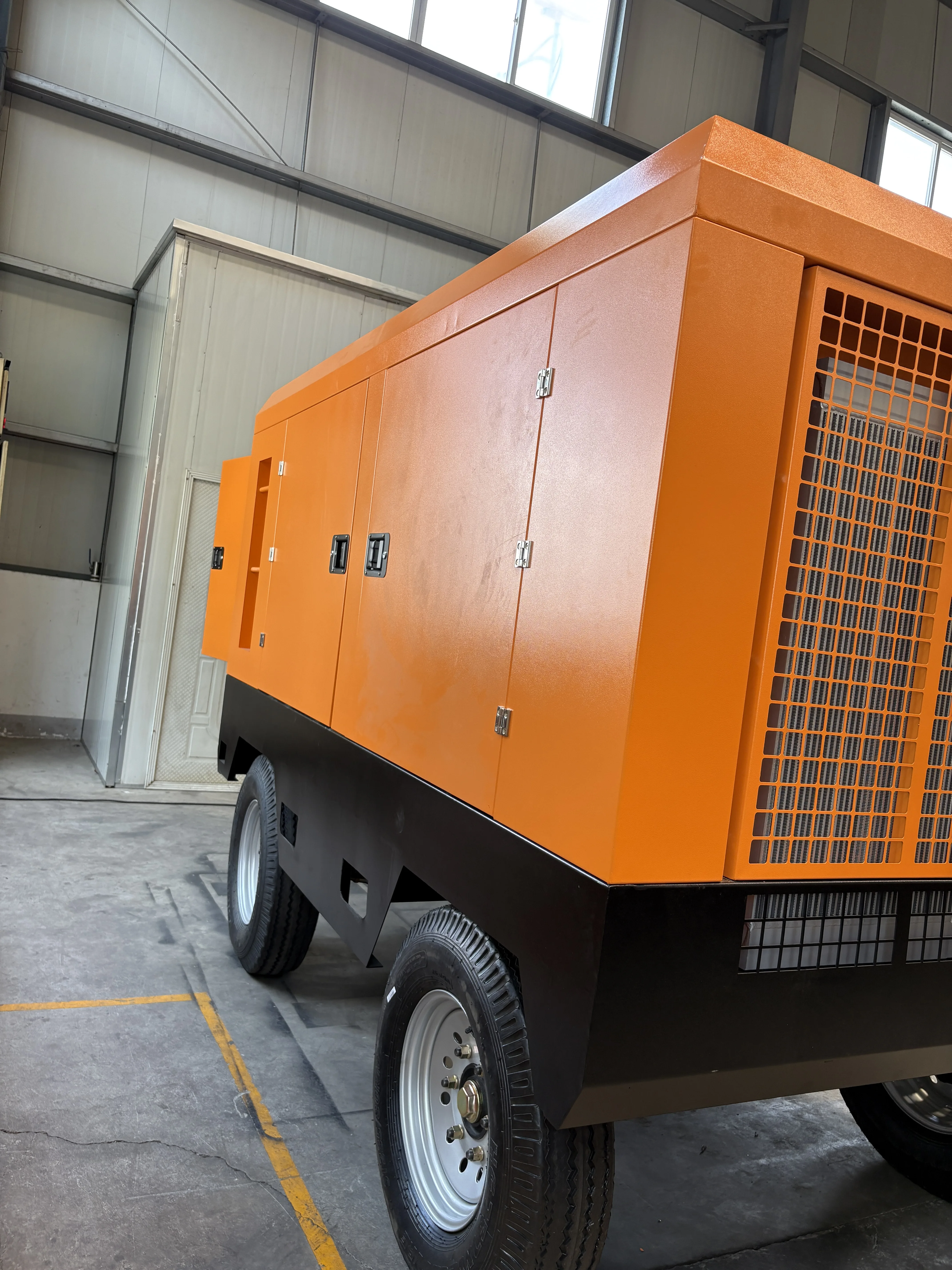 Blurbly Diesel Screw Air End 650CFM Two-stage Compression 18bar Portable Tyre Inflator Air Compressor