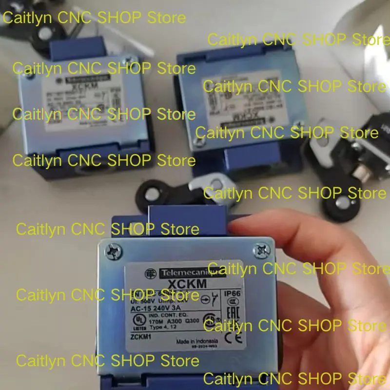 

Новый концевой выключатель XCKM121 для быстрой доставки.