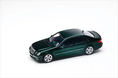 **예약 주문 **Kingmodel 1:64 E63 W211 그린 아이스블루 다이캐스트 모델 자동차
