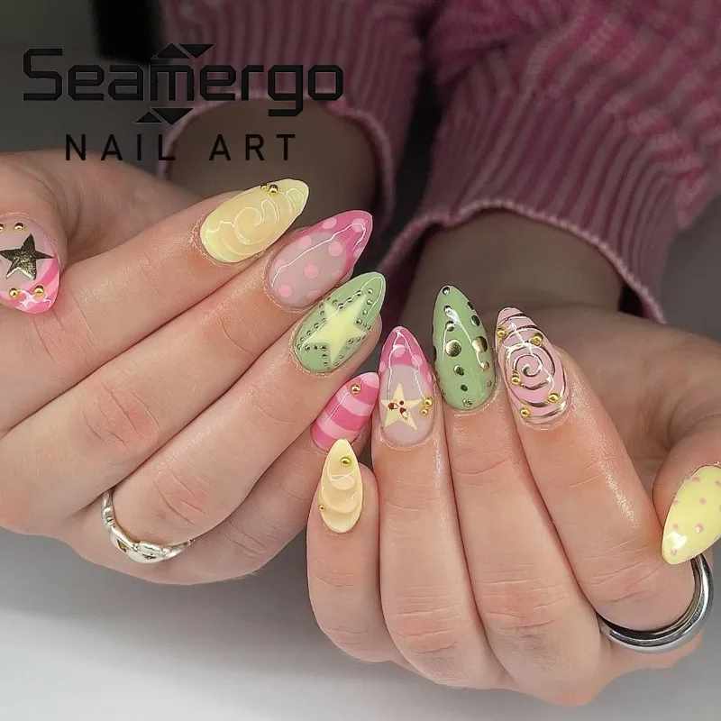 24 Uñas Postizas Doradas con Diseño de Espirales y Líneas, Uñas Francesas con Estrellas Amarillas y Puntos Rosas para Mujer