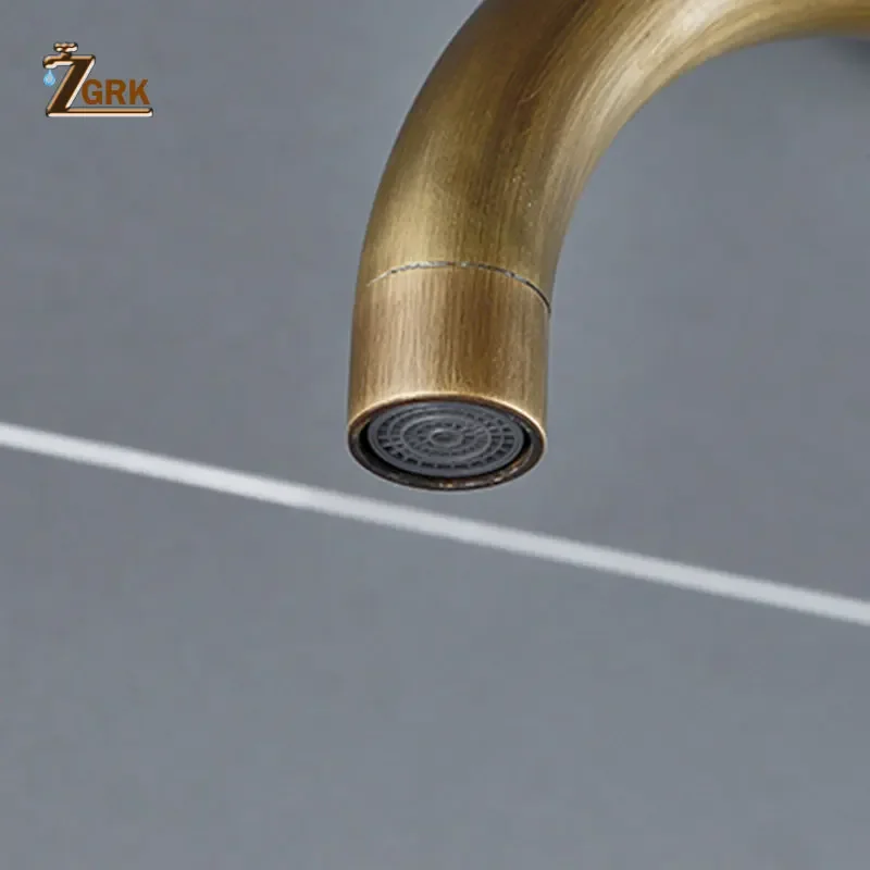 Imagem -03 - Zgrk-antique Brass Bathtub Faucet Floor Mounted Swivel Spout Tub Mixer Tap With Handshower Handheld Bath Shower Water Set