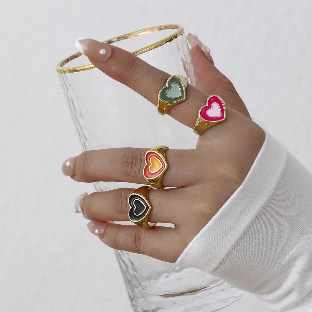 2022 Hot Sale Gold Color Alloy Rings Women Fashion Heart Shaped Enamel Rings Creative Versatile Hand Jewelry Gifts New