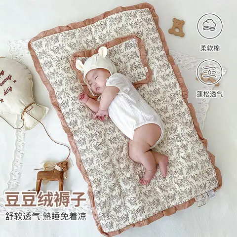 INS Winter Cartoon Print Beanie Velvet Mattress Maternity Room Mat Breathable and Comfortable Newborn Baby Sleeping with Pillow