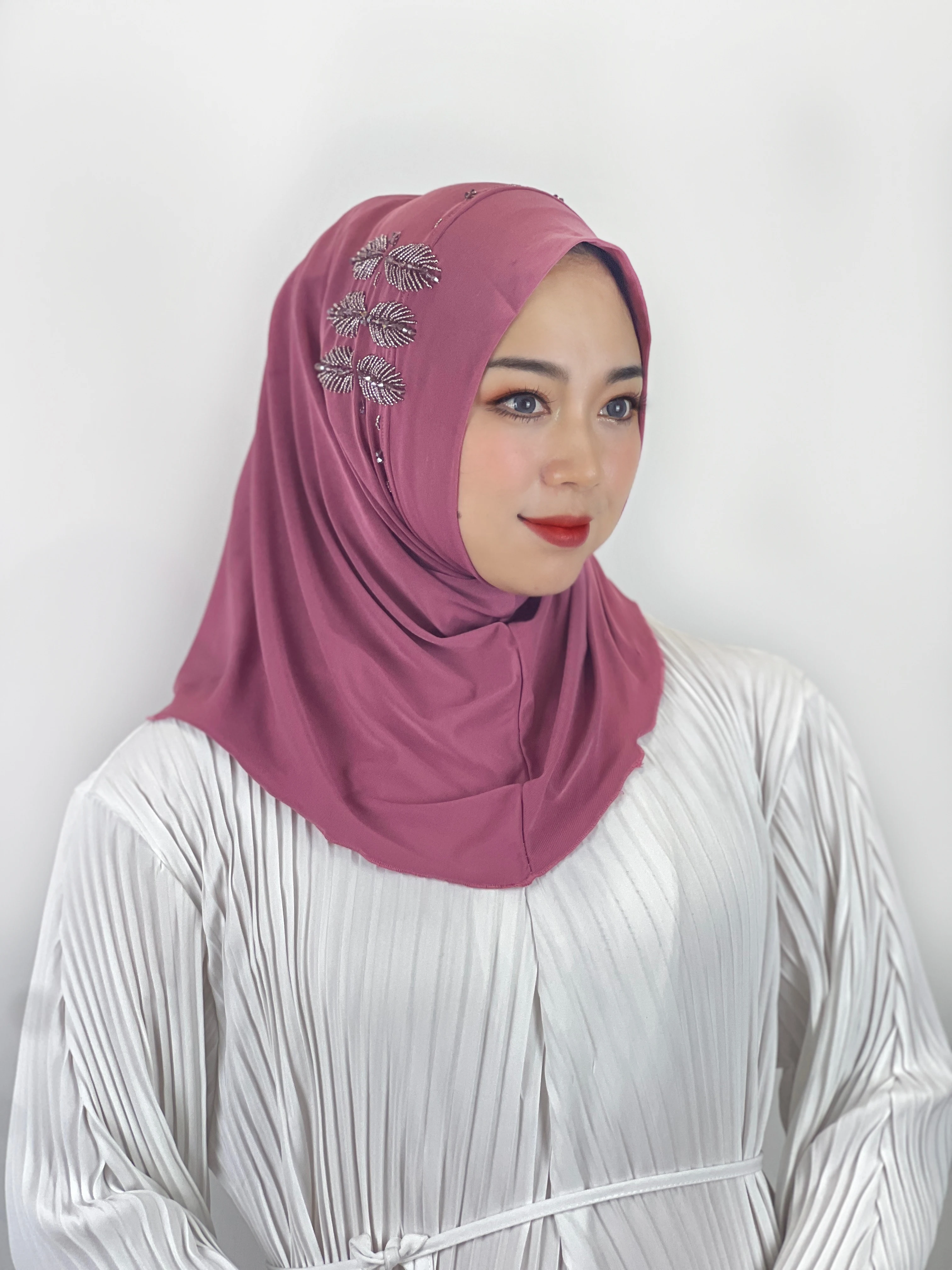

New Muslim Hijab Beaded Leaf-shaped Hijab Head Scarf Youthful Sweet Beauty Style Chiffon Hijab Beaded Breathable Sun Protection