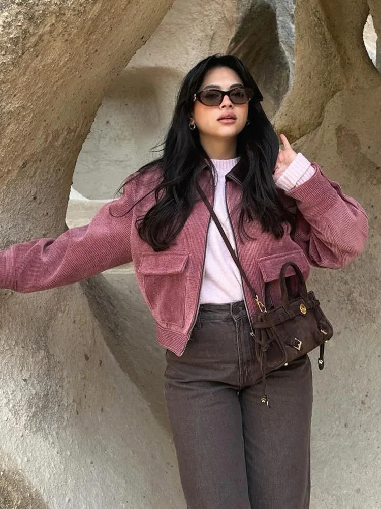 

Женское осеннее пальто свободного кроя с длинными рукавами, на молнии, с карманами, отложным воротником, декоративными вставками и пуговицами, однотонное, для повседневной носки