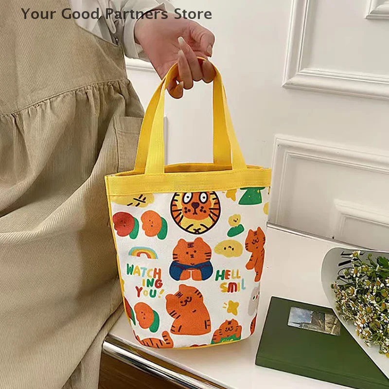 Tas Ember Grafiti Pola Hewan Lucu Portabel Tas Silinder Cetak Ins Tas Bento Kanvas Tas Kotak Makan Siang Genggam