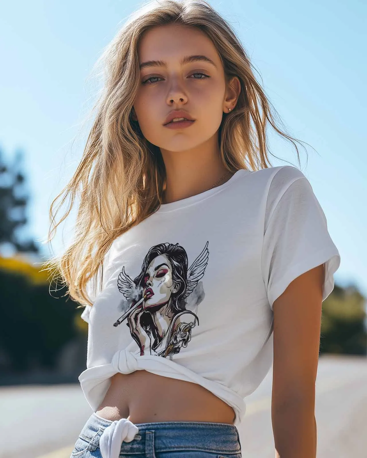 A Woman Who Smokes T-Shirt Lover Gift Sweatshirt Fitness T-shirt Short Sleeve O-neck Clothing Tops