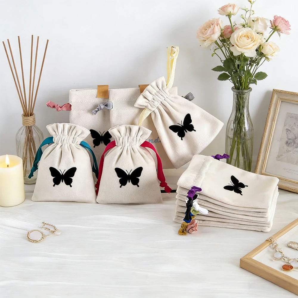 

50 шт. оптом: Бежевые мешочки на шнурке, маленькие, с возможностью нанесения логотипа, для ювелирных изделий, подарочные бархатные сумки, упаковка для колец, свадебные и праздничные сувениры