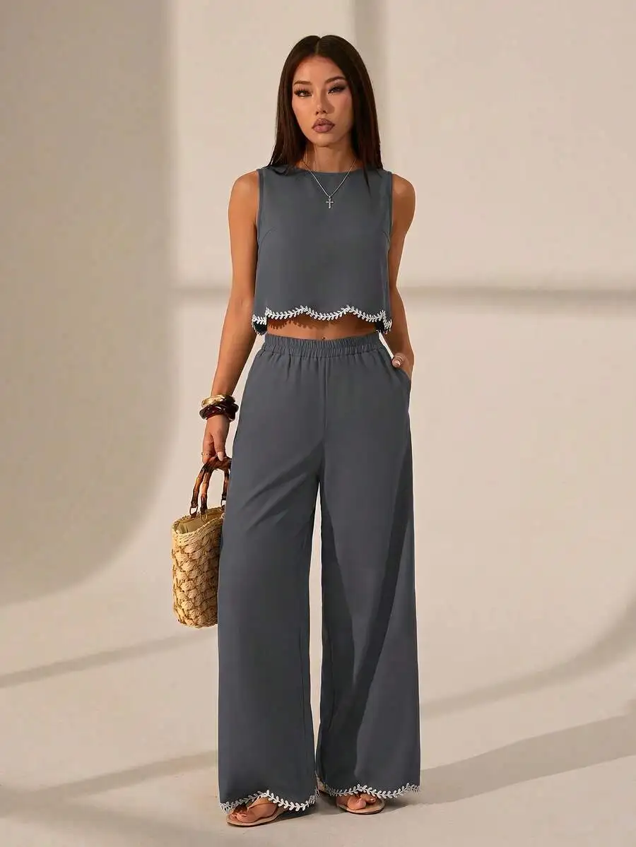 

Gray Sleeveless Crop Top And Wide Leg Pants Set Featuring White Leaf-Embroidered Trim, Casual Two-Piece Outfit For Summer