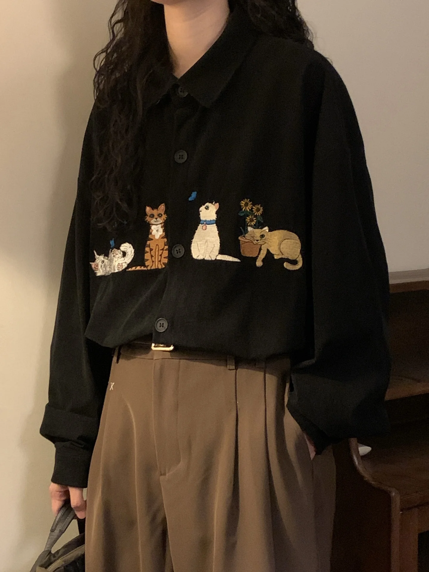 

NAGA Autumn American Retro Loose Artistic Embroidery Corduroy Long Sve irt ex Trendy Youth Polyester Fiber