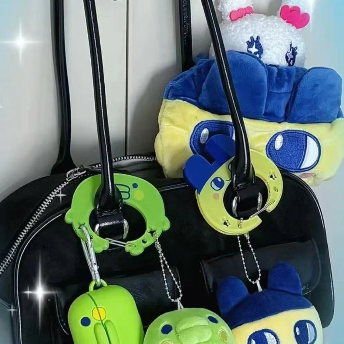 Tamagotchi plastic climbing hook keychain, cartoonish cute schoolbag hanger, adorable electronic pet game accessories 2026
