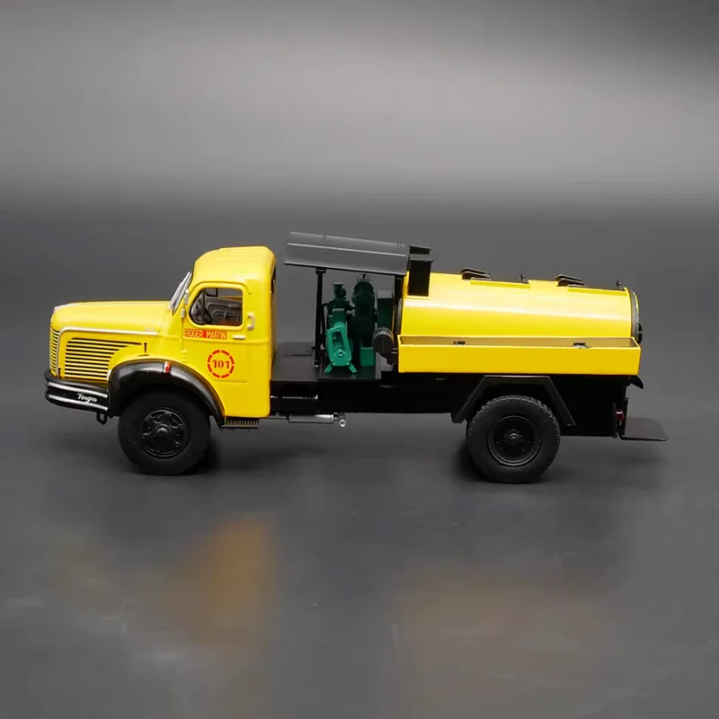 IXO Diecast 1:43 Scale Berliet GLM Alloy Cleaning Sprinkler Truck Model Simulation Toy Collection Static Ornament