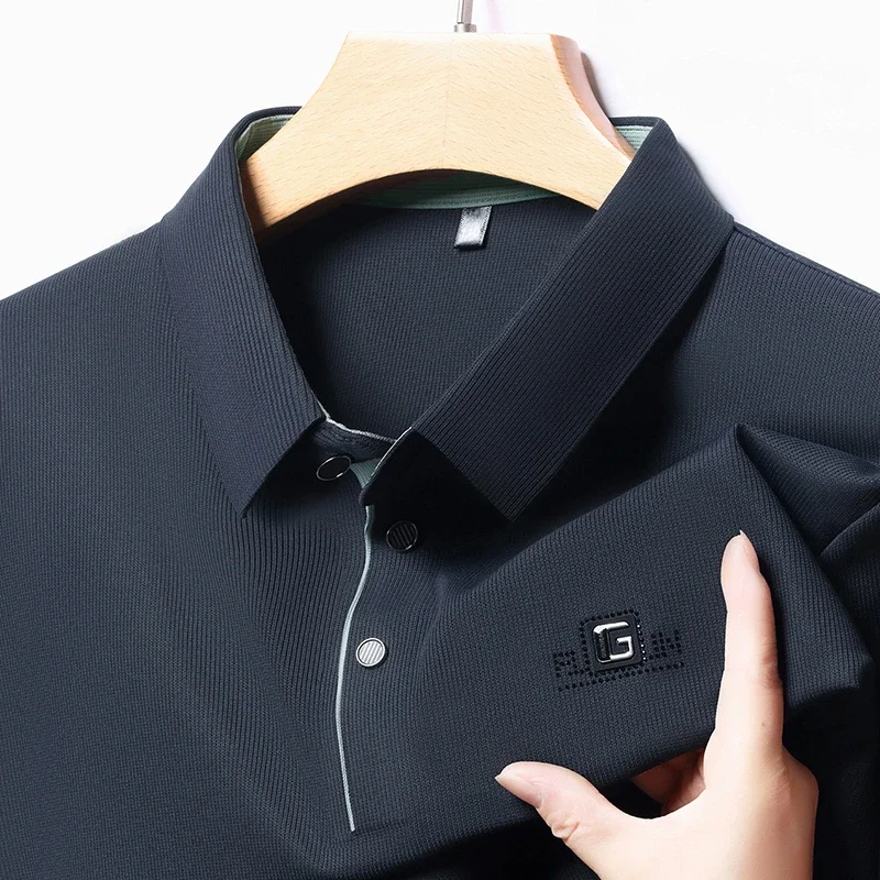New Men\'s Business Casual Long Sleeved Shirt with Badge Solid Color Polo Shirt Fashionable Breathable Comfortable Versatile Top