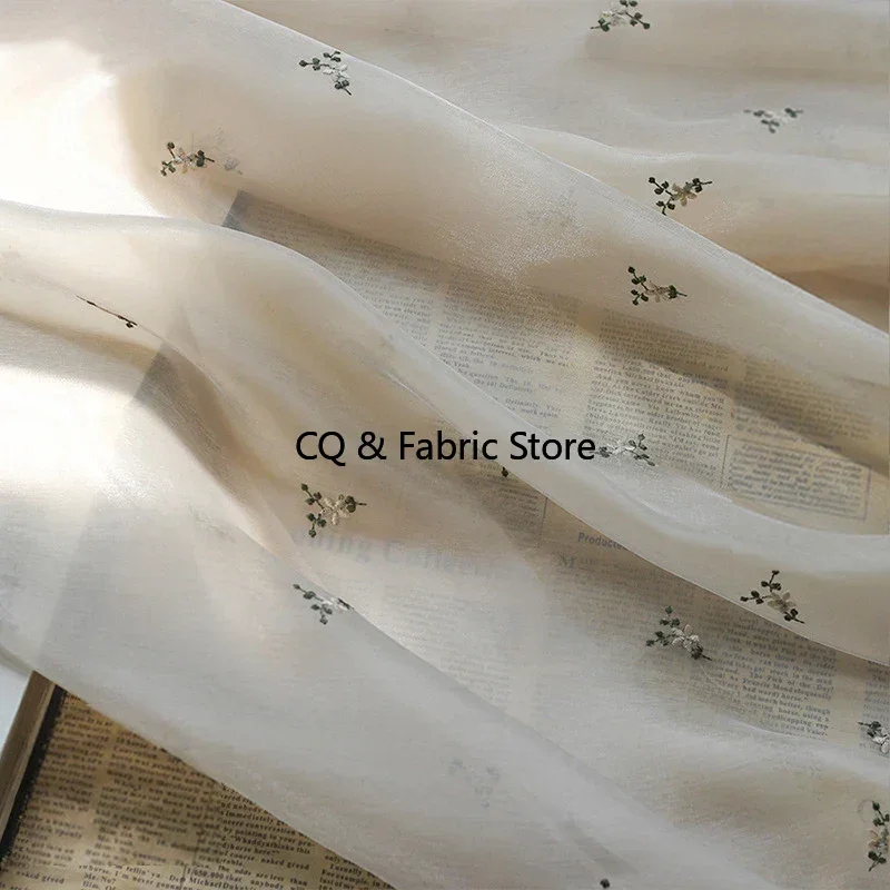 

Новая атласная ткань с вышивкой лилии, трехмерная цветочная плоская вышивка, яркая шелковая атласная ткань для свадебного платья, одежды